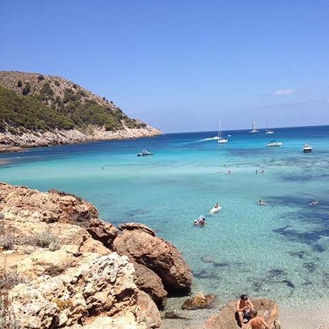 Jetzt deine Abireise nach Cala Ratjada buchen!