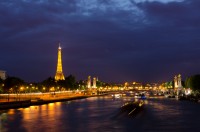 silvesterreisen-nach-Paris-Eiffelturm nachts